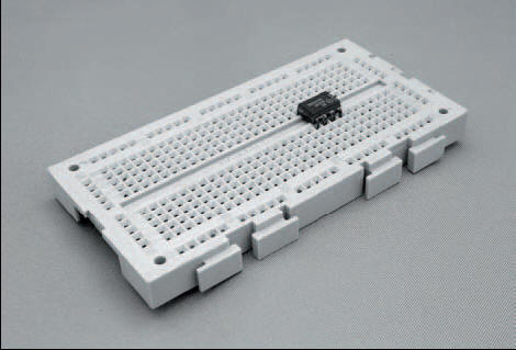 The IC mounted across the central divide in the breadboard, which is designed to be the exact size